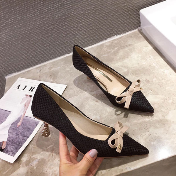 Moteriški smailūs batai su kaspinu ir 5 cm aukščio kulnu