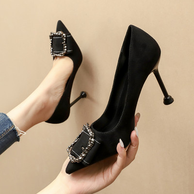 Izoštreni model ženskih cipela od eko brušene kože sa kopčom