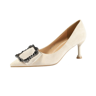 Izoštreni model ženskih cipela od eko brušene kože sa kopčom