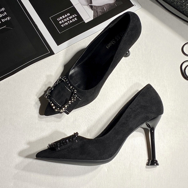 Izoštreni model ženskih cipela od eko brušene kože sa kopčom