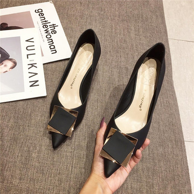 Moderne ženske cipele od eko kože sa kopčom - crne i bež boje