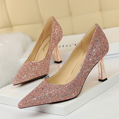 Elegantne ženske cipele s efektom sjaja i petom od 7,5 cm