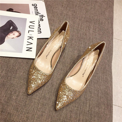 Novi model ženskih cipela sa 7 cm visokom petom i sjajnim efektom