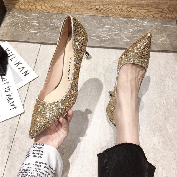 Novi model ženskih cipela sa 7 cm visokom petom i sjajnim efektom