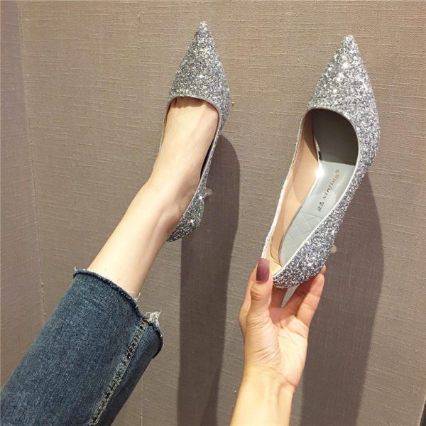 Novi model ženskih cipela sa 7 cm visokom petom i sjajnim efektom