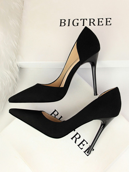 Öko-seemisnahast väljalõigatud osadega naiste kingad