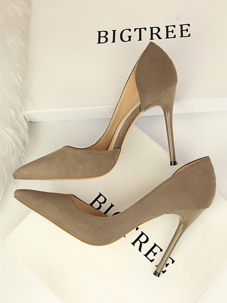 Öko-seemisnahast väljalõigatud osadega naiste kingad