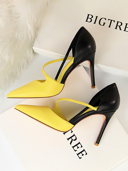 Elegantne ženske cipele na špic od umjetne kože