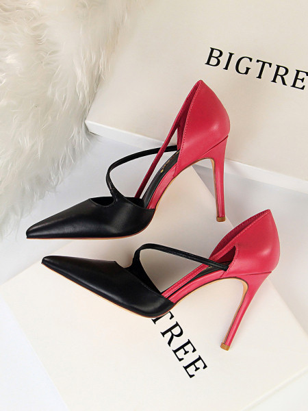 Elegantne ženske cipele na špic od umjetne kože