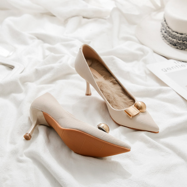 Elegantne ženske cipele s toplom postavom i metalnim ukrasom