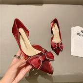 Moderne ženske cipele na špic s trakom i petom visine 5 cm