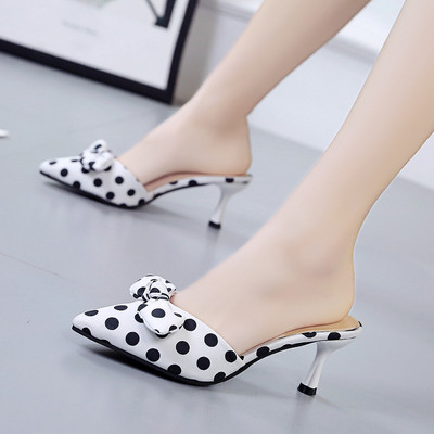 Model ženskih cipela na točkice