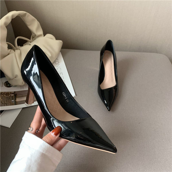 Ženske lakirane cipele na petu 7 cm u tri boje