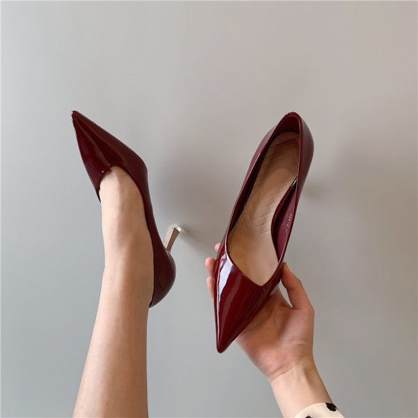 Ženske lakirane cipele na petu 7 cm u tri boje