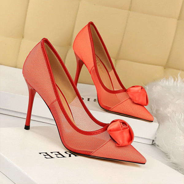 Ženske tekstilne cipele sa 3D elementom