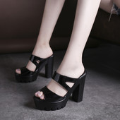 Ženske papuče sa debelom petom u crnoj i crvenoj boji