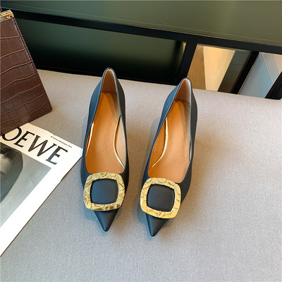 Novi model ženskih cipela sa metalnom kopčom - tri boje