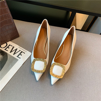 Novi model ženskih cipela sa metalnom kopčom - tri boje