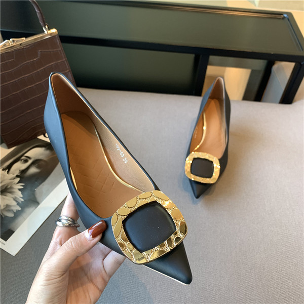 Novi model ženskih cipela sa metalnom kopčom - tri boje