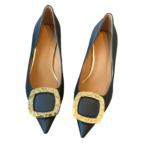 Novi model ženskih cipela sa metalnom kopčom - tri boje