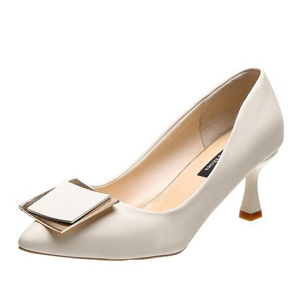 Ženske kožne cipele na špic s kopčom