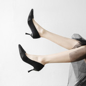 Ženske casual cipele na špic model u crnoj i crvenoj boji