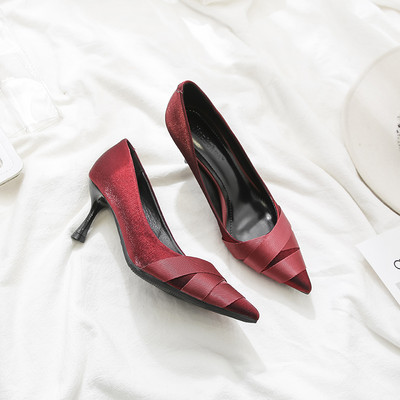 Ženske casual cipele na špic model u crnoj i crvenoj boji