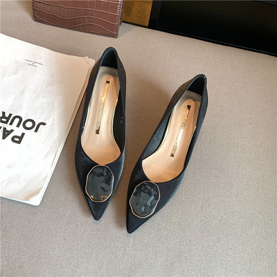 Moderne ženske cipele na špic u tri boje