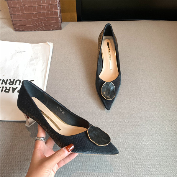 Moderne ženske cipele na špic u tri boje