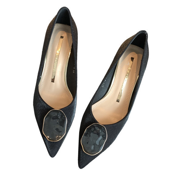 Moderne ženske cipele na špic u tri boje