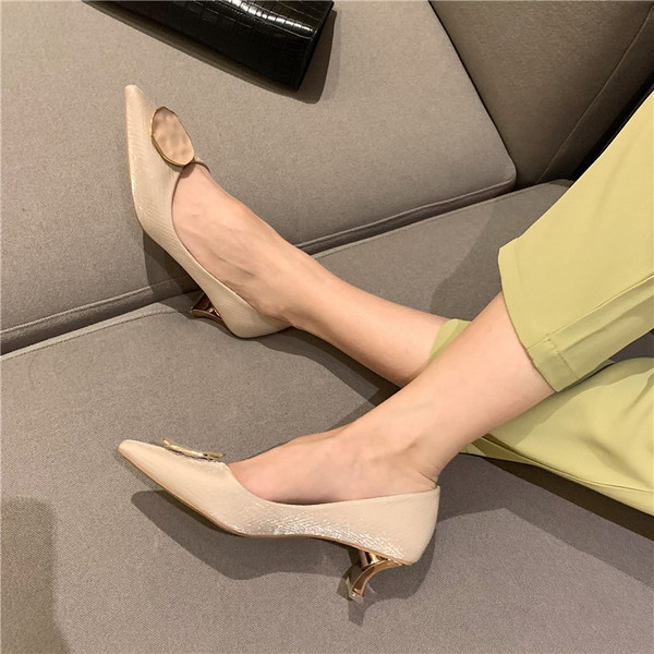 Moderne ženske cipele na špic u tri boje