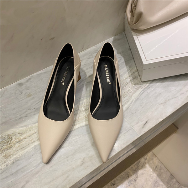 Novi model ženskih kožnih cipela na petu visine 5 cm