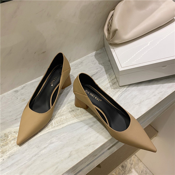 Novi model ženskih kožnih cipela na petu visine 5 cm