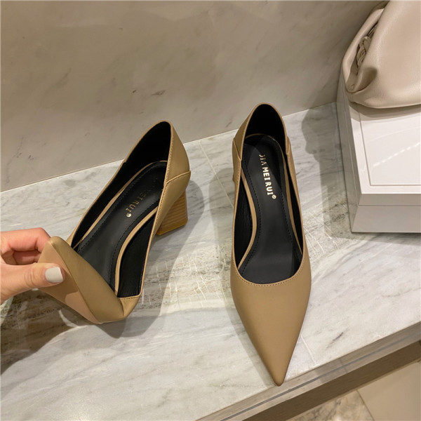 Novi model ženskih kožnih cipela na petu visine 5 cm