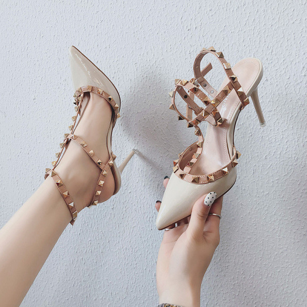 Elegantne ženske cipele s metalnim elementom i petom od 9,5 cm