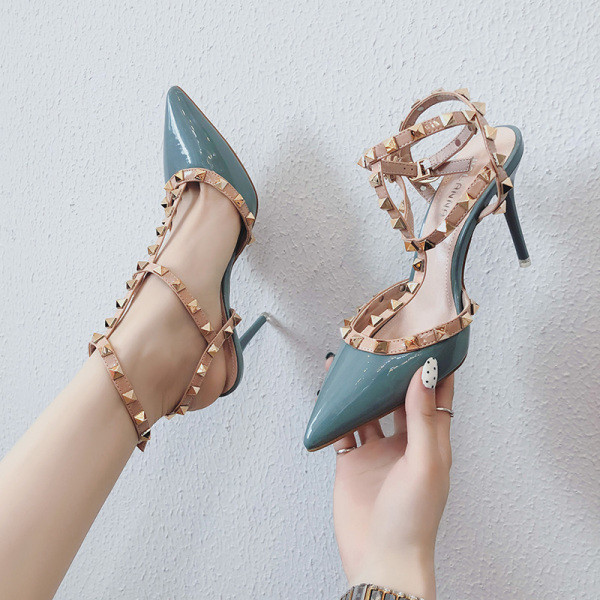 Elegantne ženske cipele s metalnim elementom i petom od 9,5 cm