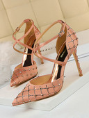 Novi model ženskih cipela sa kamenčićima i petom od 10 cm