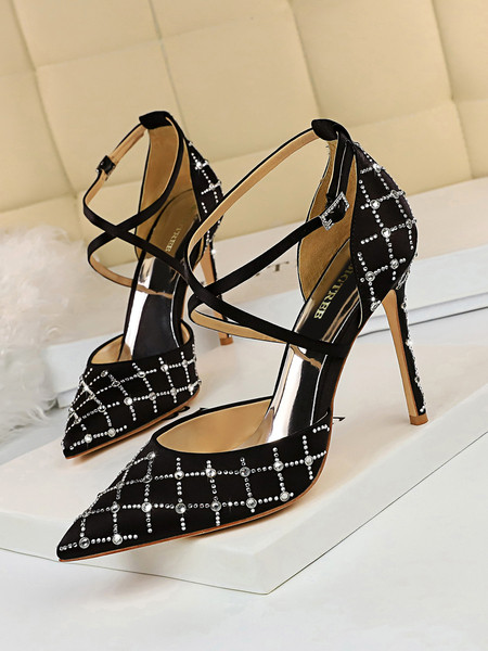 Novi model ženskih cipela sa kamenčićima i petom od 10 cm