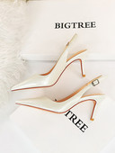 Ženske sandale sa srednjom potpeticom i špicastim vrhom