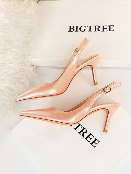 Ženske sandale sa srednjom potpeticom i špicastim vrhom