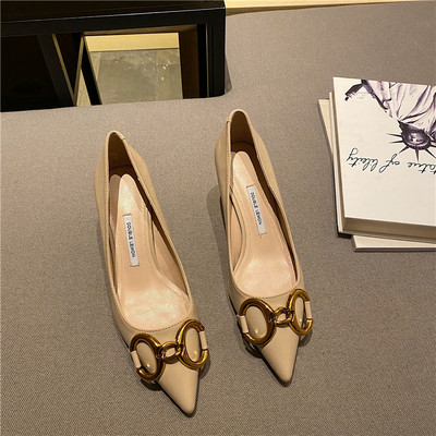 Moderne ženske cipele od umjetne kože - s metalnim elementom