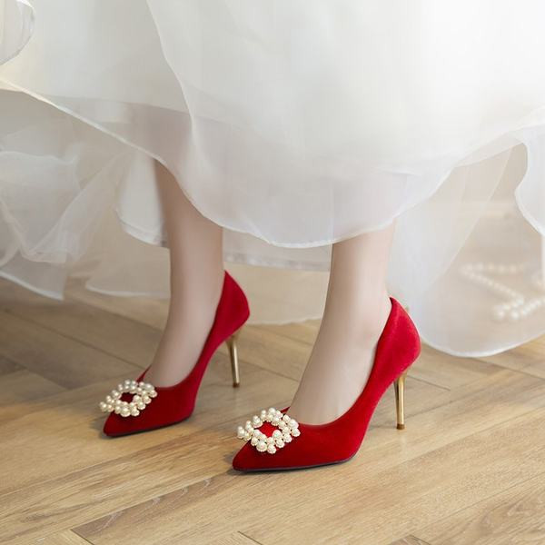 Ženske moderne cipele s kopčom i visokom petom u crvenoj boji