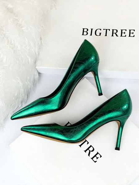 Keskmise kontsaga teravatipulise mudeliga naiste kingad