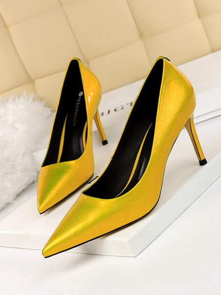 Keskmise kontsaga teravatipulise mudeliga naiste kingad