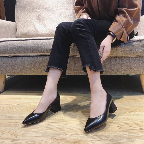 Ženske kožne cipele s debelom petom