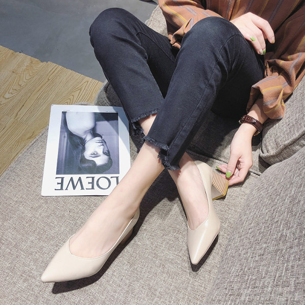 Ženske kožne cipele s debelom petom