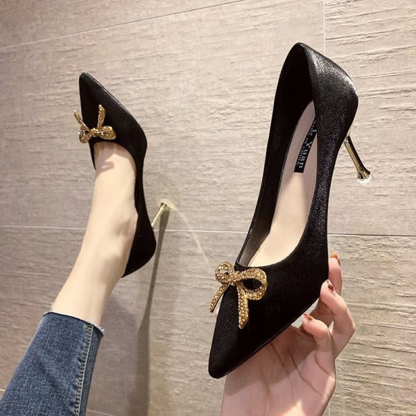 Elegantne ženske cipele s trakama - model na špic u tri boje