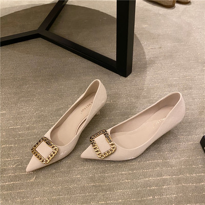 Moderne ženske cipele od umjetne kože sa metalnim elementom