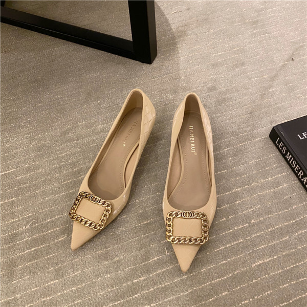 Moderne ženske cipele od umjetne kože sa metalnim elementom