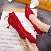 Elegantne ženske cipele sa sjajnim efektom i trakom u tri boje